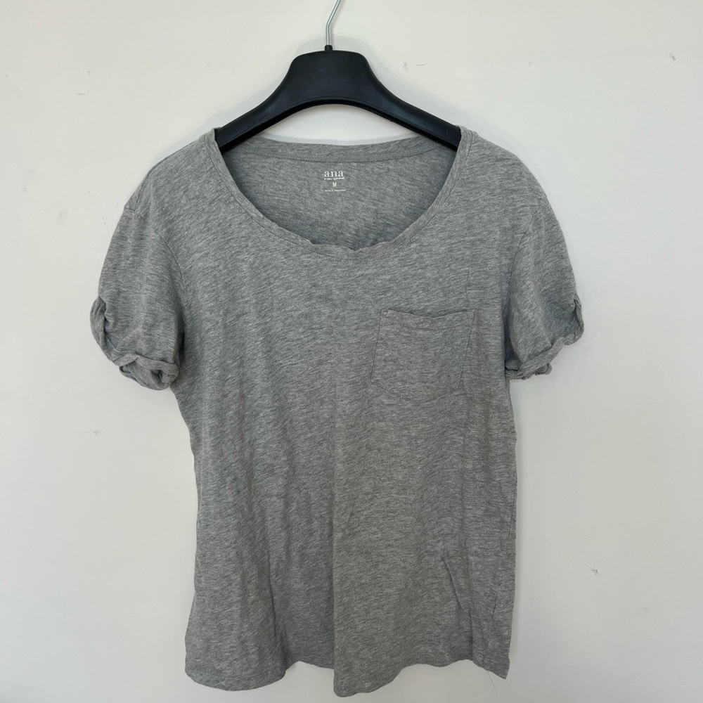 a.n.a. Light Gray Size M Short Sleeve Tee